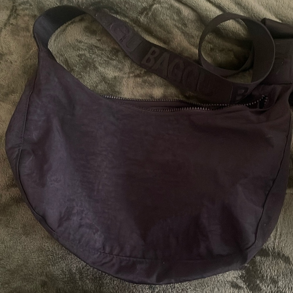 Medium crescent Baggu